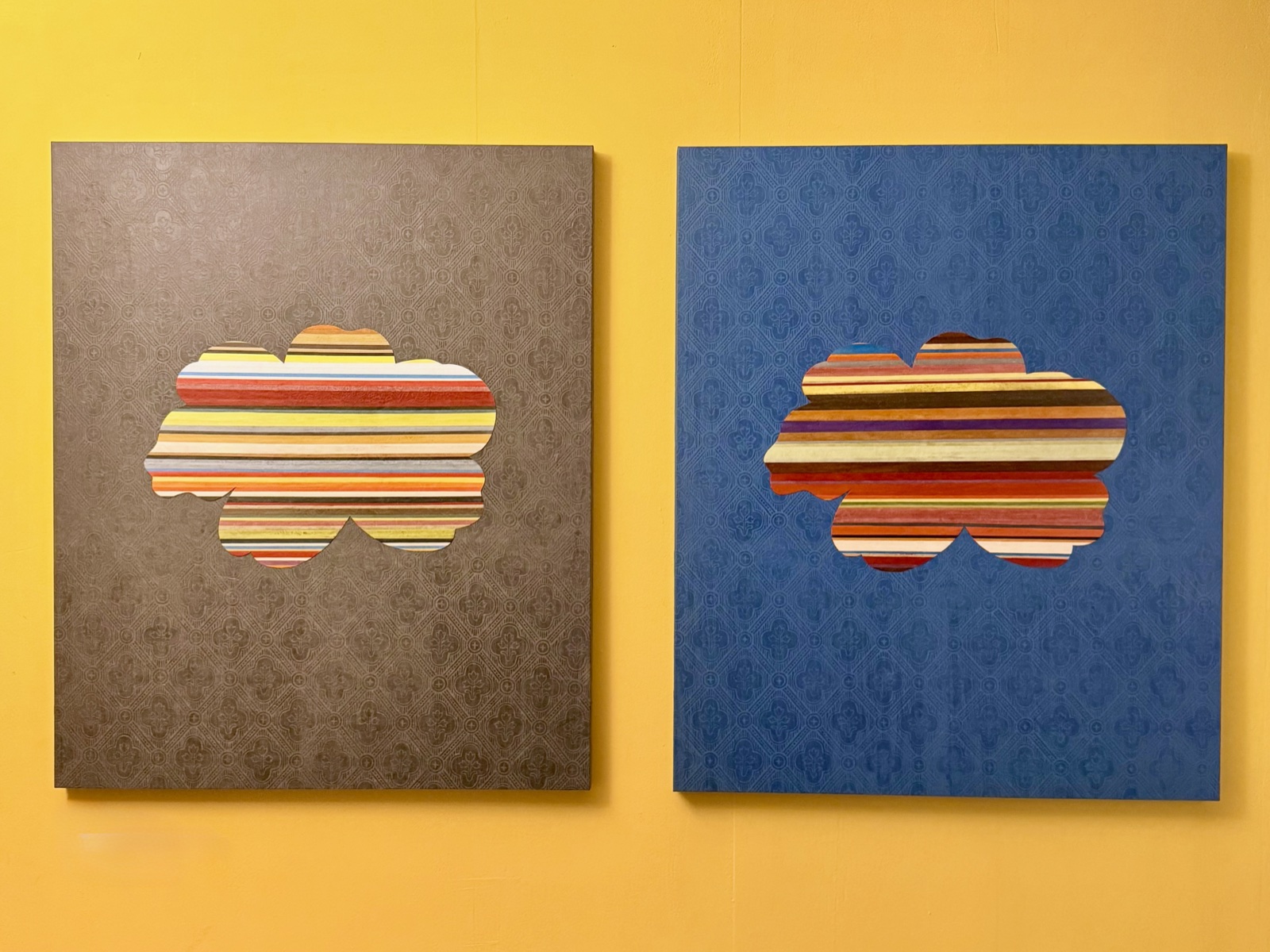 담음 — 능화지 위에 켜켜이 쌓인 색의 레이어